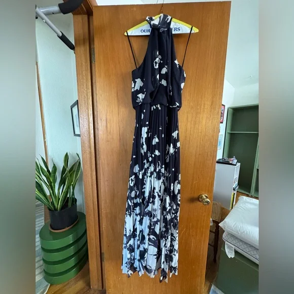 Aqua Dresses Navy White Floral Pleated Halter Maxi Dress Size 12 - Picture 4 of 5